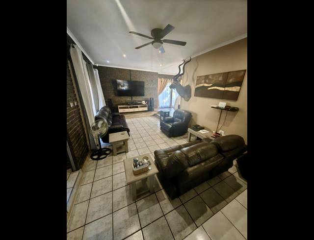 3 BEDROOM HOUSE FOR SALE IN VANDERBIJLPARK SE 2